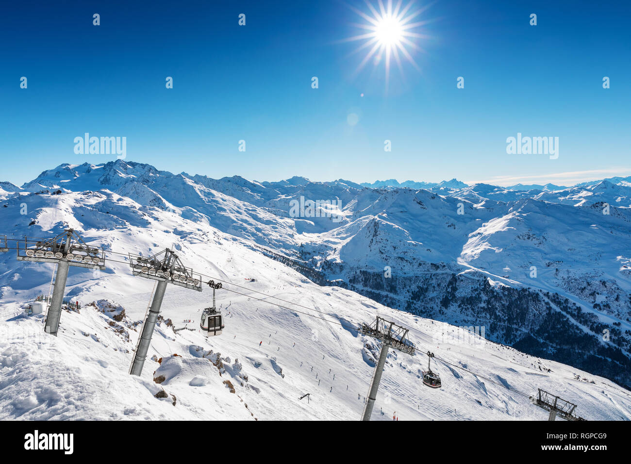 Wunderschöne Landschaft Blick auf Skigebiet Meribel in Alpen, Frankreich Stockfoto