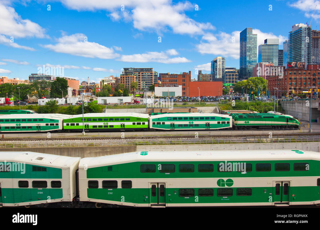 Double Decker Bi-level Go Transit Züge, Union Station, Toronto, Ontario, Kanada Stockfoto