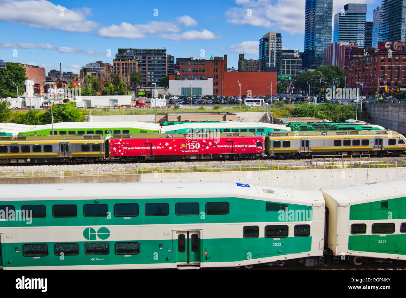 Double Decker Bi-level Go Transit Züge, Union Station, Toronto, Ontario, Kanada Stockfoto