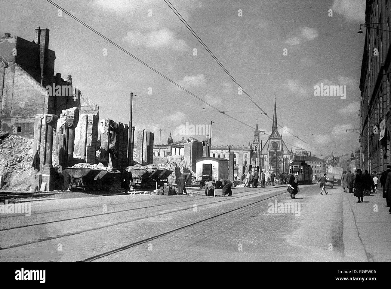 Bauarbeiten, Straßen reparieren, 1949, Grimmaischer steinigen Weg, Leipzig, Sachsen, DDR, Deutschland Stockfoto