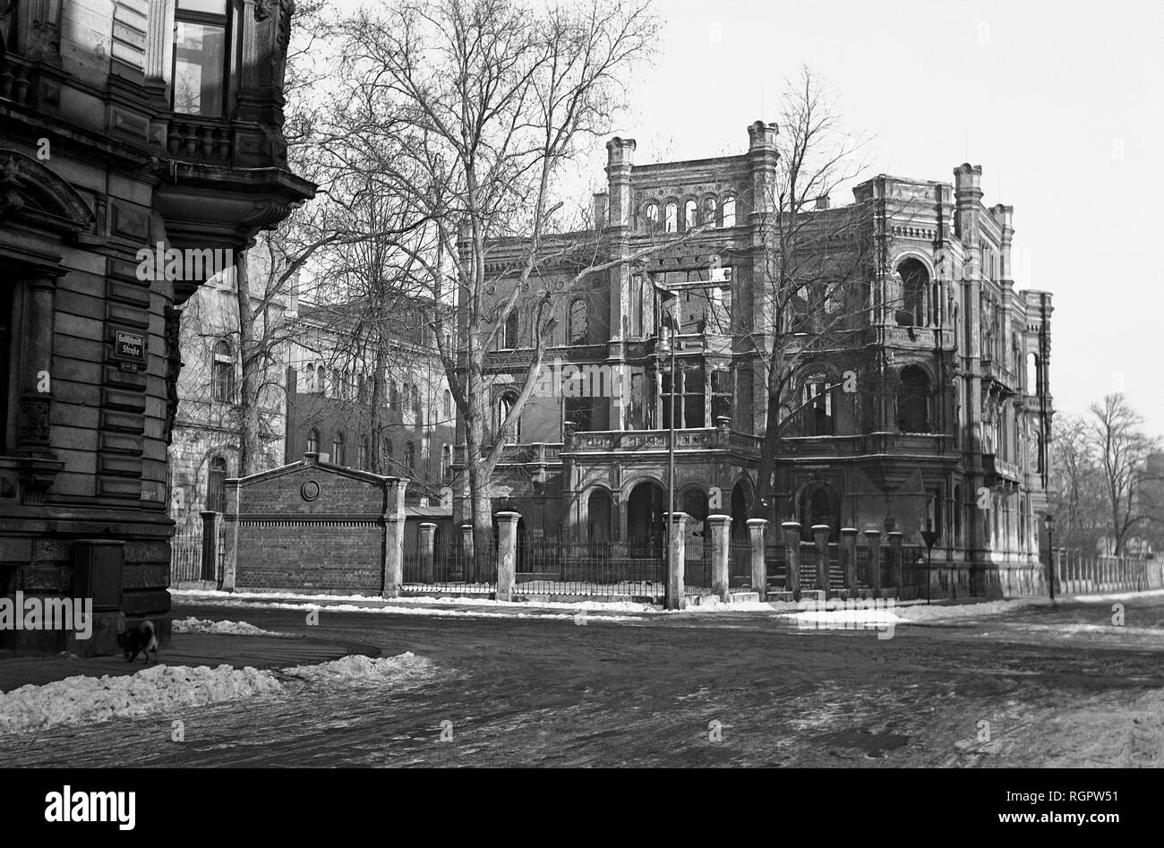 Ausgebrannte einer Villa, 1955, Goldschmidtstraße, Leipzig, Sachsen, DDR Ruin, Deutschland Stockfoto