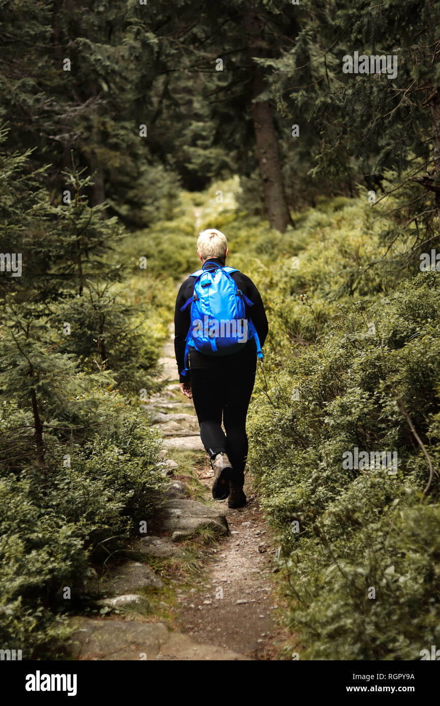 Enge kleidung -Fotos und -Bildmaterial in hoher Auflösung – Alamy