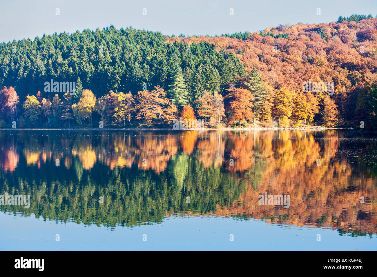 Listertalsperre Reservoir, Attendorn, Nordrhein-Westfalen, Deutschland, Europa Stockfoto