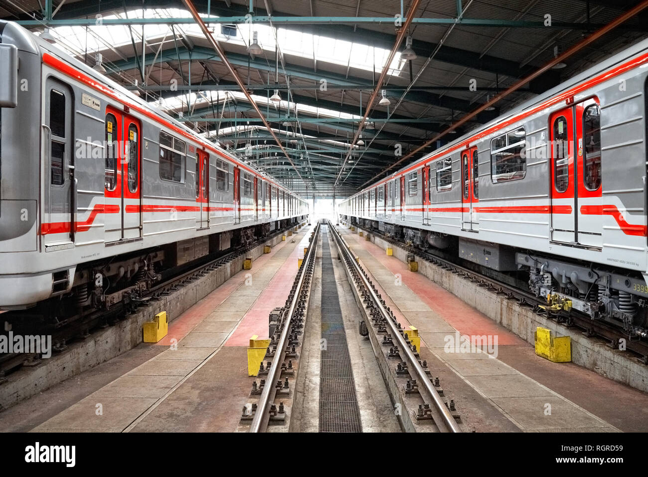 U-Bahn Züge im Depot Hostivar, Prag, Tschechische Republik Stockfoto