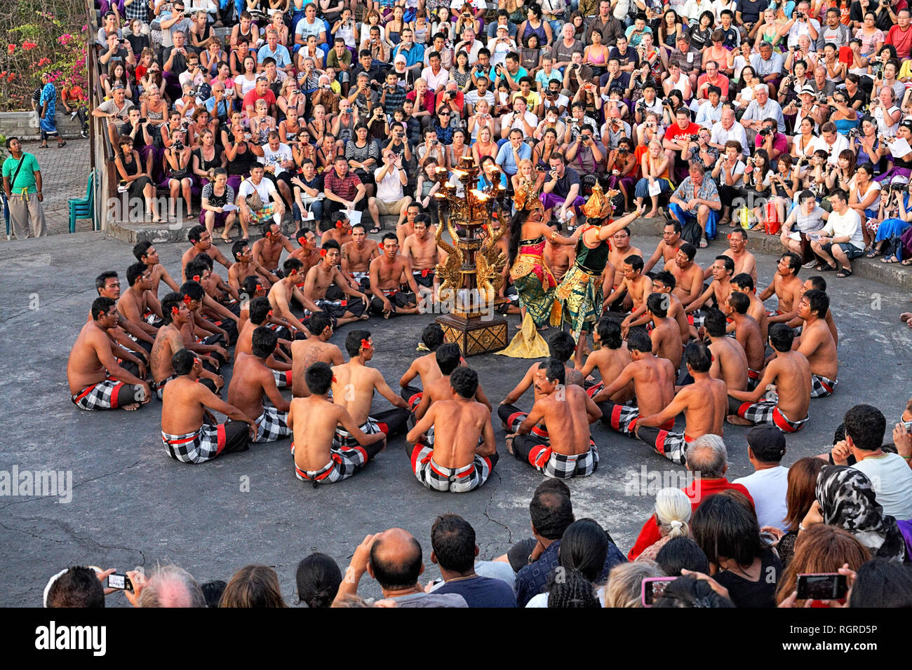 Balinesische Kecak-Tanz, Bali, Indonesien Stockfoto