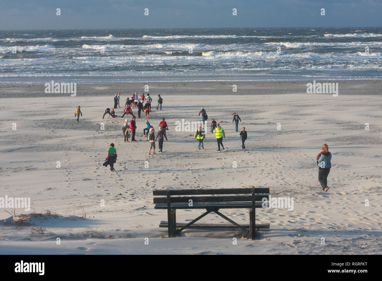 Ameland, Niederlande - 14 Okt 2009: Menschen auf der Nordsee strand. Nur für den redaktionellen Gebrauch bestimmt. Stockfoto