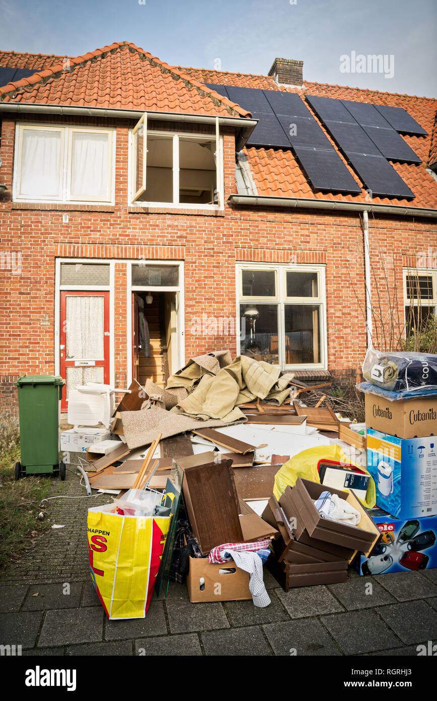 Reinigung des sozialen Wohnungsbaus nach dem Tod des Bewohners Stockfoto