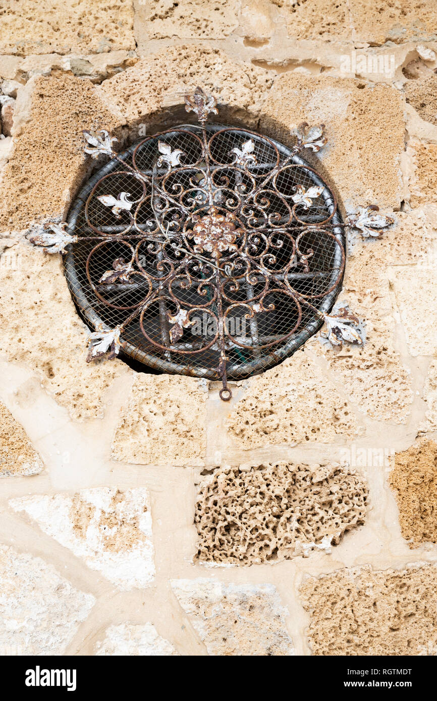 Dekorative runde Fenster Grill in die alte Stadt Jaffa, Tel Aviv, Israel Stockfoto