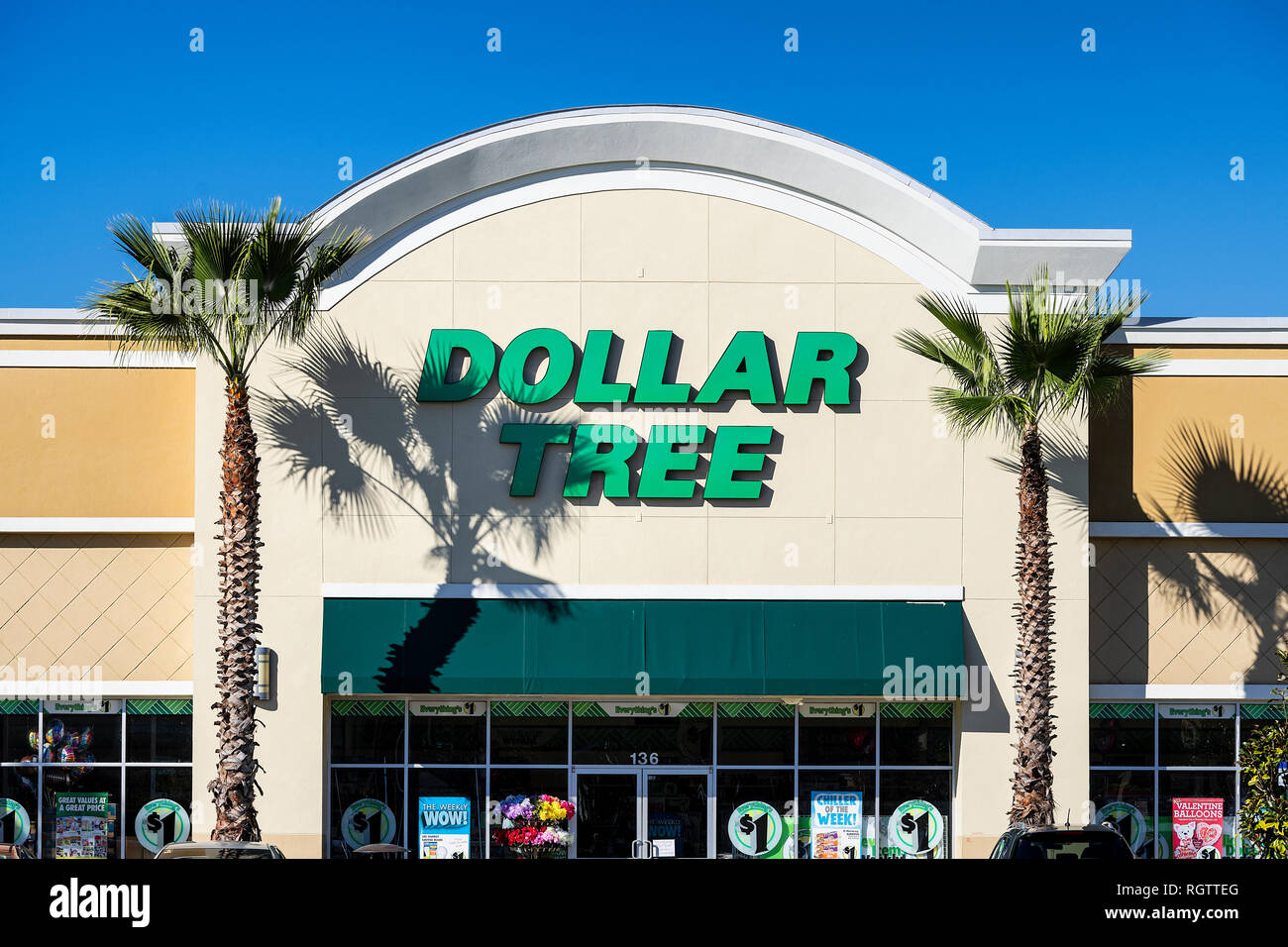 Dollor Tree store Exterieur und Zeichen, Orlando, Florida, USA. Stockfoto