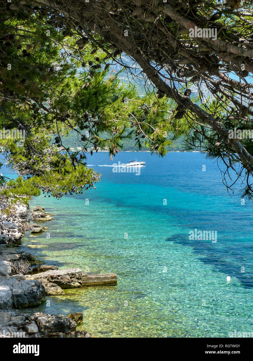 Ein Blick über den Kanal von Peljesac, auf die Halbinsel Peljesac von der Insel Korcula, Kroatien Stockfoto