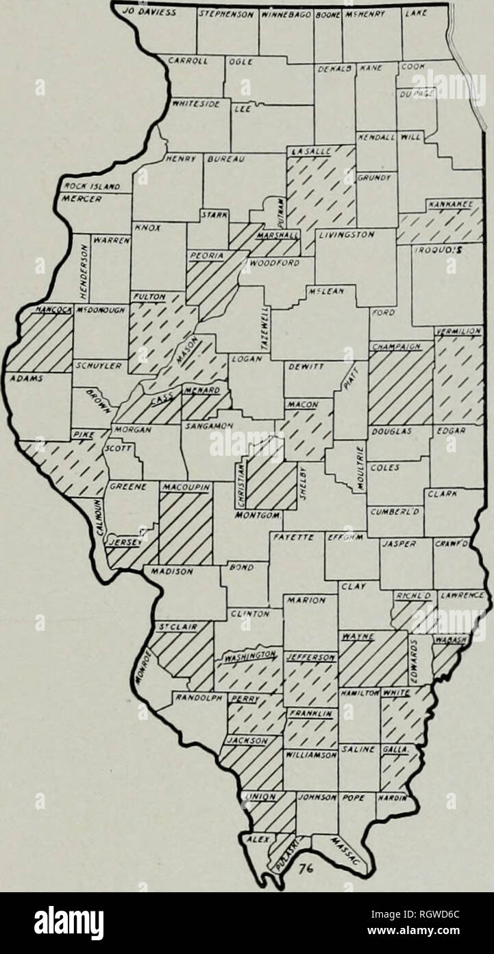 . Bulletin. Natural History; Natural History. Bäume der Ilijxois 191 Mutter. Und Ironwood; in Kankakee County mit der Schwarzen und weißen Eichen und schwarzen Kirschen; und in Mason County mit den Schwarz-, Weiß- und Jack Eichen und roten Mulberry. Verwendet: Obwohl die weiche und leichte, den Wald von Sassafras, das ist hell-braun mit einem Gelblichen dünne Splintholz. Sehr strapazierfähig ist im Boden und ist nicht nur für Zaunpfosten und Schienen, sondern auch für Eisenbahn und meine Beziehungen verwendet. Die Wurzeln der fiu' nish das Material für Sassa-fras Tee, und Sassafrasöl, destilliert aus der Rinde, ist ein Bestandteil der Cer-tain Arzneimittel und Parfums. Stockfoto