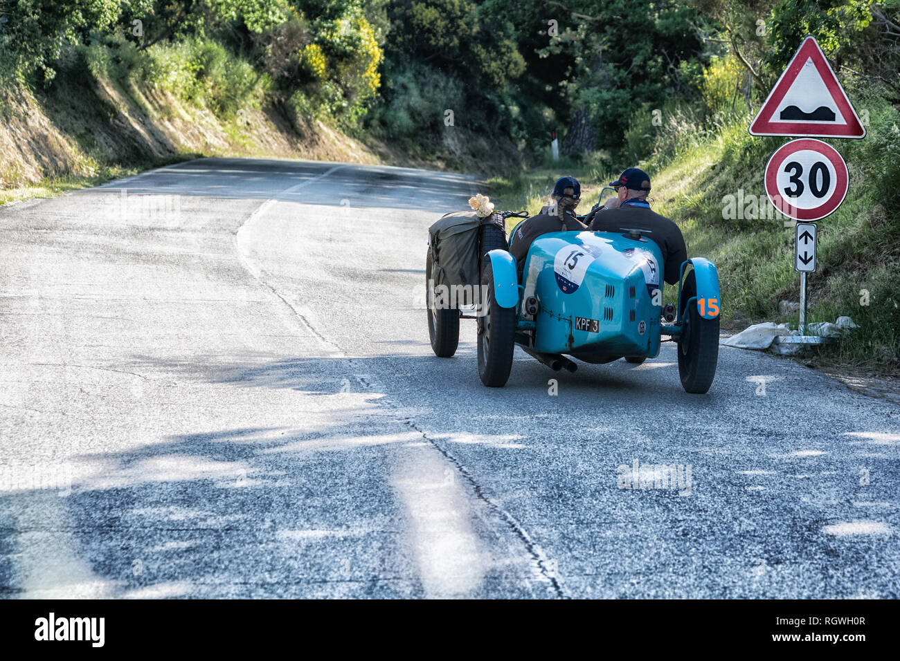 PESARO COLLE SAN BARTOLO, Italien, 17. Mai - 2018: Bugatti T 35 GRAND PRIX 1925 auf einem alten Rennwagen Rallye Mille Miglia 2018 die berühmten italienischen seine Stockfoto