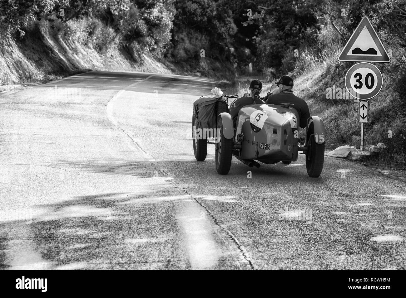 PESARO COLLE SAN BARTOLO, Italien, 17. Mai - 2018: Bugatti T 35 GRAND PRIX 1925 auf einem alten Rennwagen Rallye Mille Miglia 2018 die berühmten italienischen seine Stockfoto