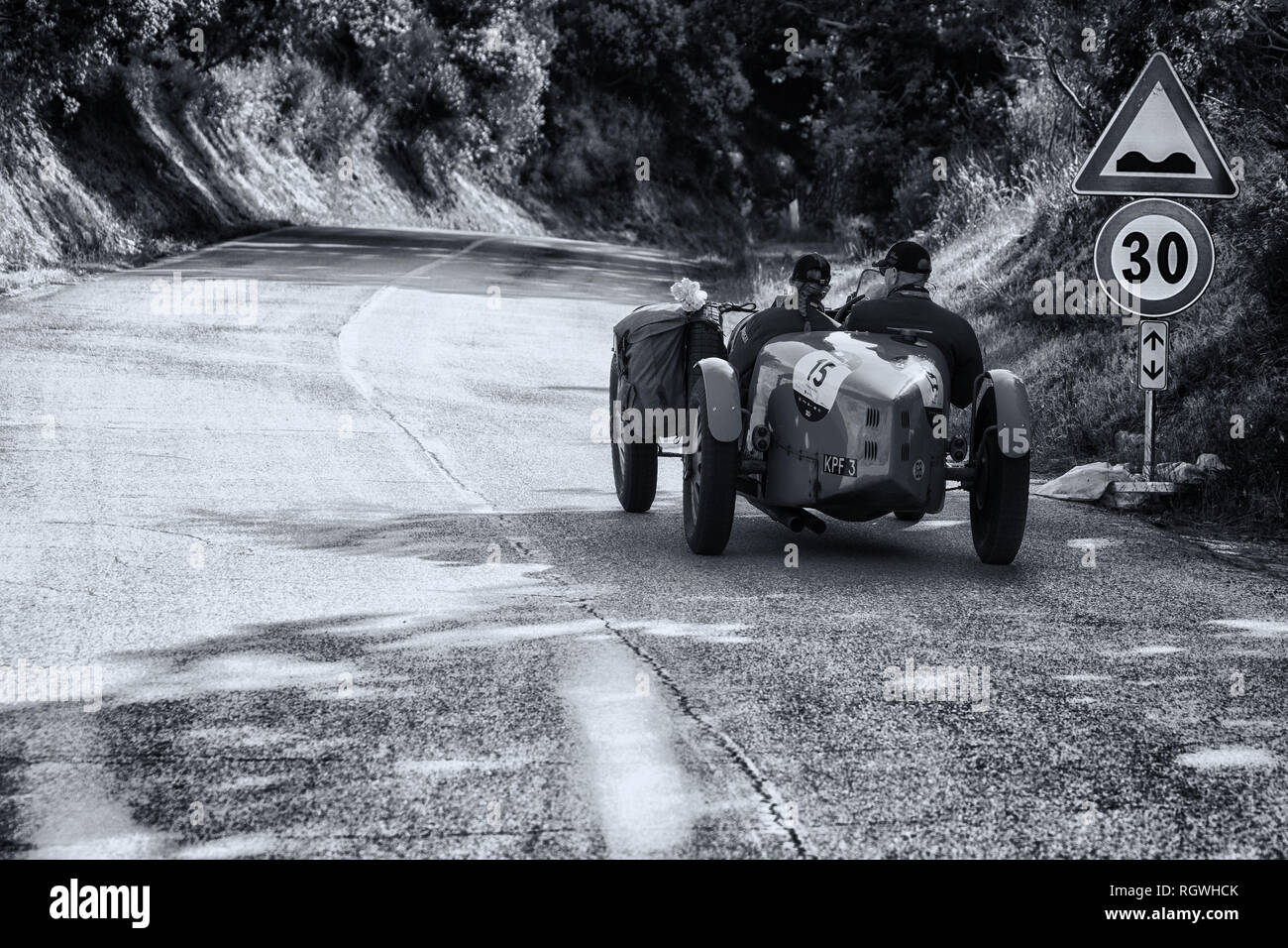 PESARO COLLE SAN BARTOLO, Italien, 17. Mai - 2018: Bugatti T 35 GRAND PRIX 1925 auf einem alten Rennwagen Rallye Mille Miglia 2018 die berühmten italienischen seine Stockfoto