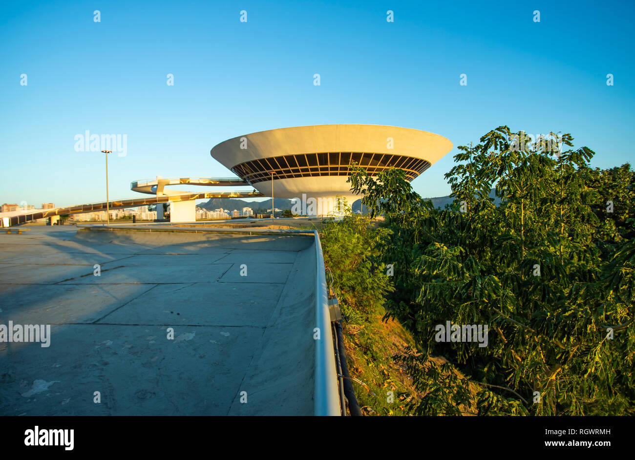 Niteroi city, Rio de Janeiro/Brasilien Südamerika. - 01/27/2019 Beschreibung: MAC Niteroi. Museum für zeitgenössische Kunst von Niteroi. Architekt Osc Stockfoto