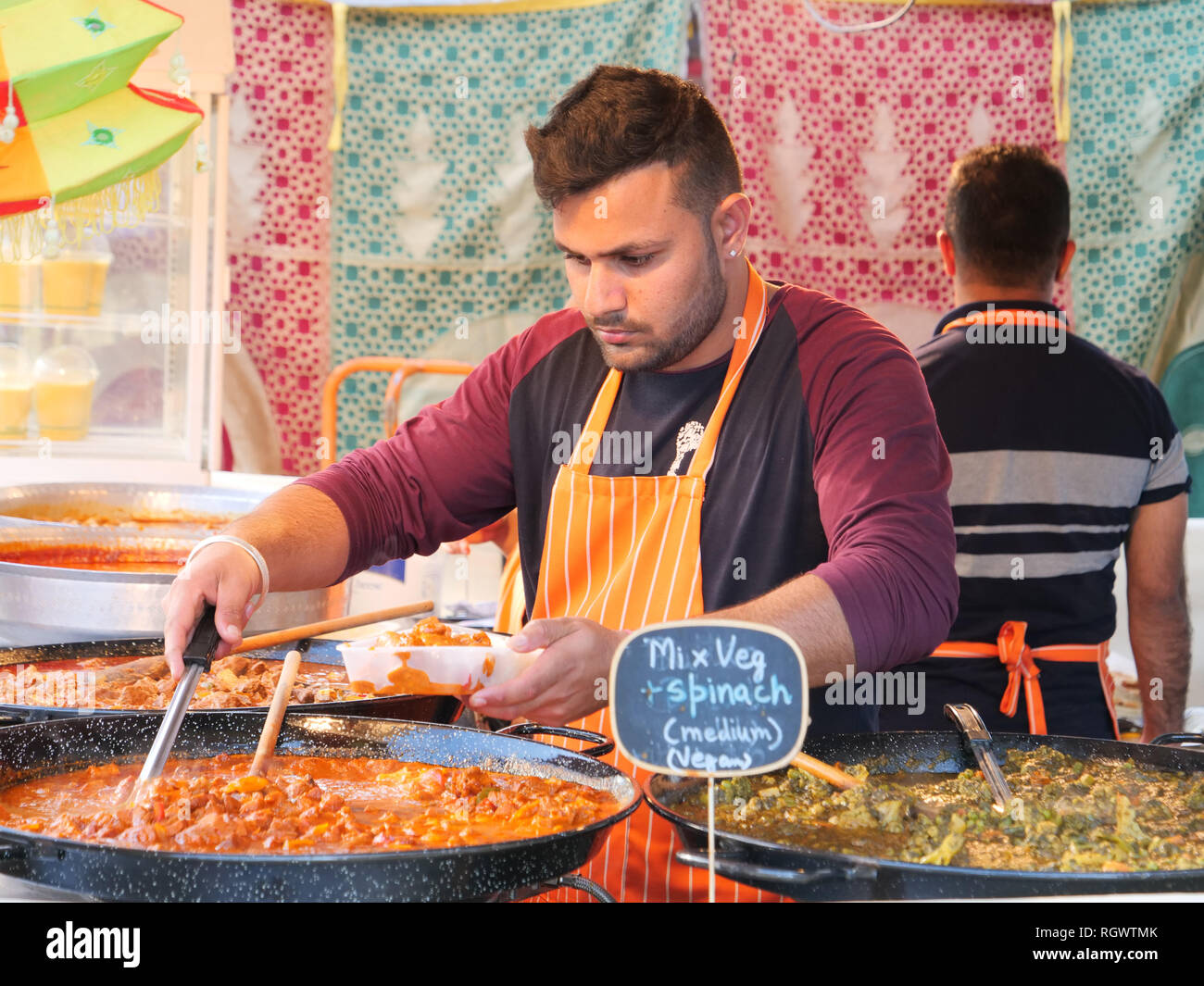 Wöchentliche Street Food Markt mit exotischen Speisen aus der ganzen Welt für Einheimische und Touristen in der Innenstadt von Perth, Western Australia. Stockfoto