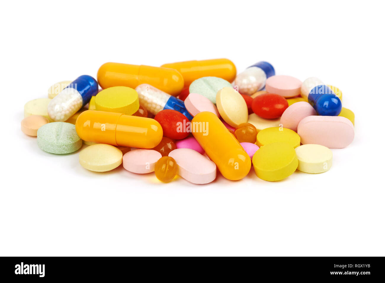 Vitamine, Pillen und Tabletten auf weißem Hintergrund Stockfoto