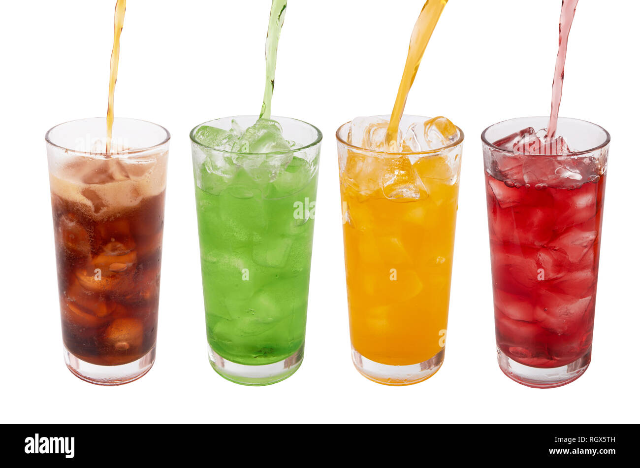 Gläser süß Wasser mit Eiswürfeln Stockfoto