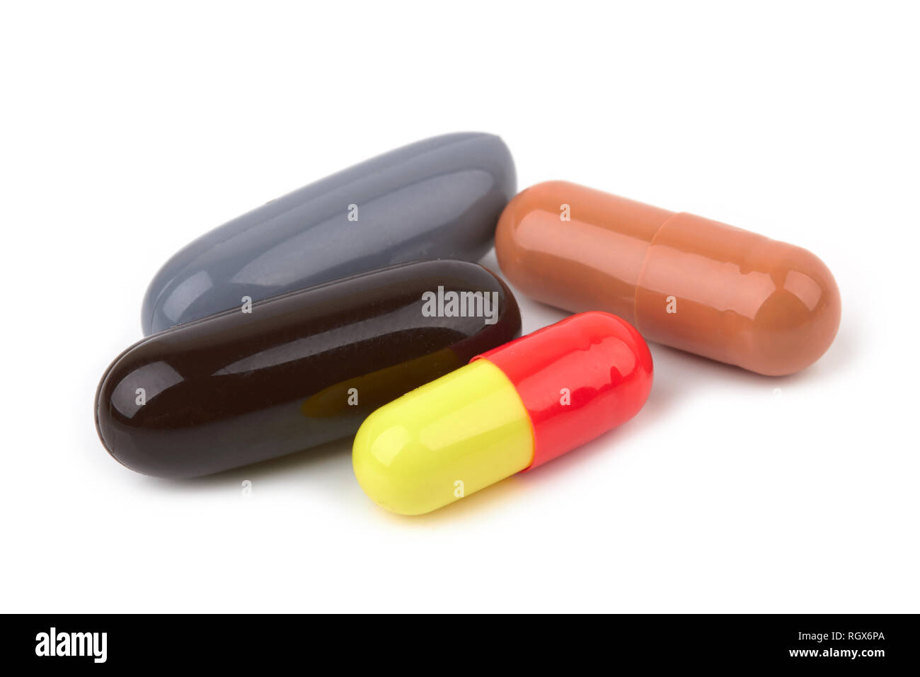 Vitamine, Pillen und Tabletten auf weißem Hintergrund Stockfoto