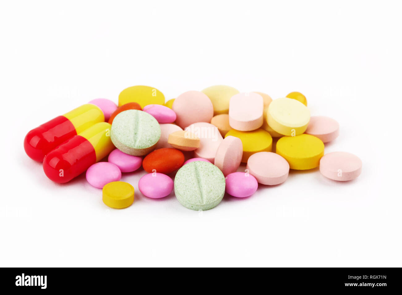 Vitamine, Pillen und Tabletten auf weißem Hintergrund Stockfoto
