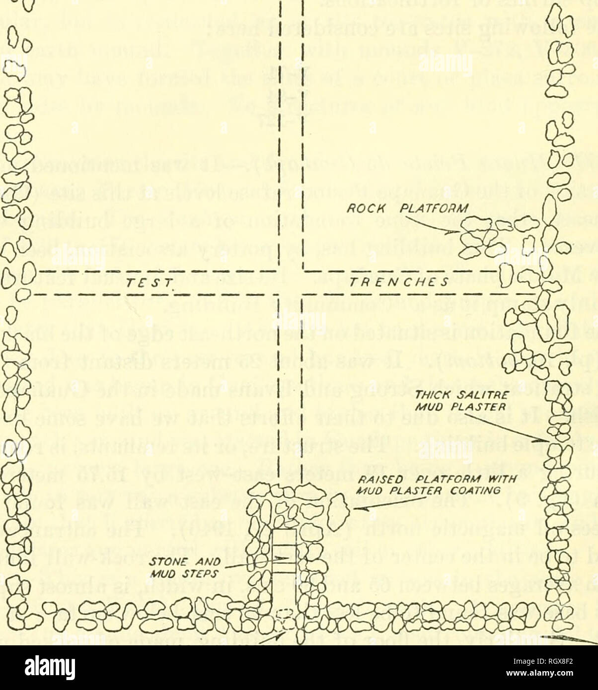 . Bulletin. Ethnologie. 56 PRÄSIDIUM DER AMERIKANISCHEN ETHNOLOGIE [Stier. 155 Der Eingangsbereich ist eine schmale Passage, in der drei Schritte, um den Innenraum Stock, hatte ursprünglich höher gewesen als die äußeren Boden (pi-führenden eingestellt sind. 10, Mitte). In der Mitte der Nordwand sind die Überreste eines inneren Plattform des Rock. Keine weiteren Funktionen, mit Ausnahme von zwei llama Bestattungen gegen® o Ein oo D pgC^^ oo CO O^^ OOQ gefunden: mO^ Cf^. 3 konische ADOBES V-71 (Tempel) (Osten iVALL IST 7^ OEr magnetische NORTHl Skala in Metern Abbildung 9.-Tempel oder community building Foundation von Steinen und Schlamm Stockfoto