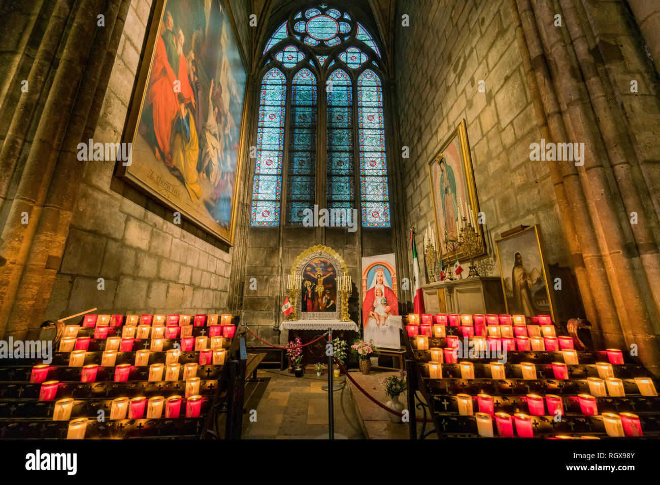 Frankreich, 7. Mai: Innenansicht der berühmten Notre-Dame de Paris am 7. Mai 2018 in Paris, Frankreich Stockfoto
