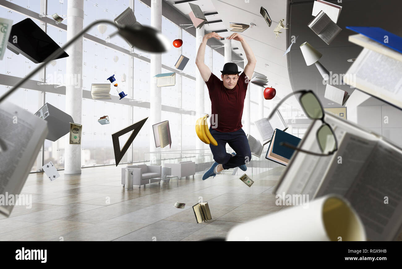 Junge männliche Tänzer in hat springen hoch. Mixed Media Stockfoto