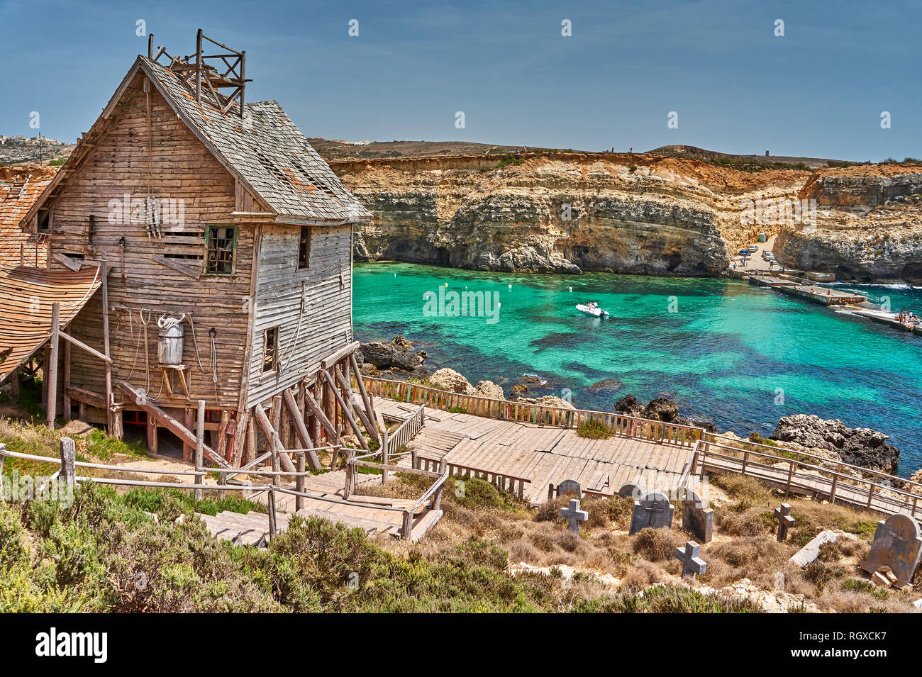 Blick von der Popeye Village. Auch Sweethaven Village bekannt ist, ist ein Filmset absichtlich Dorf gebaut, jetzt in eine kleine Attraktion umgewandelt Stockfoto