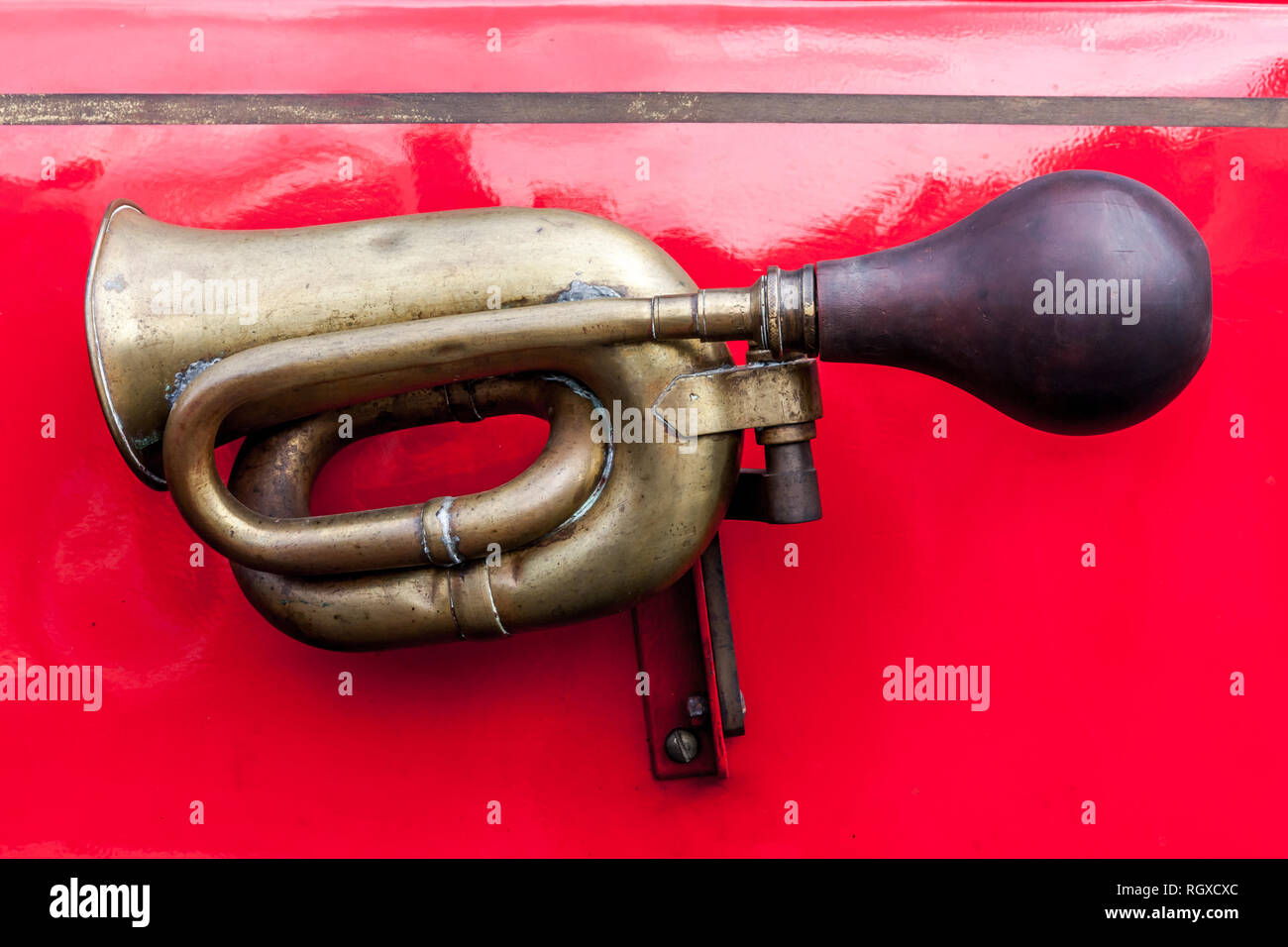 Alte Hupe eines Autos Stockfoto