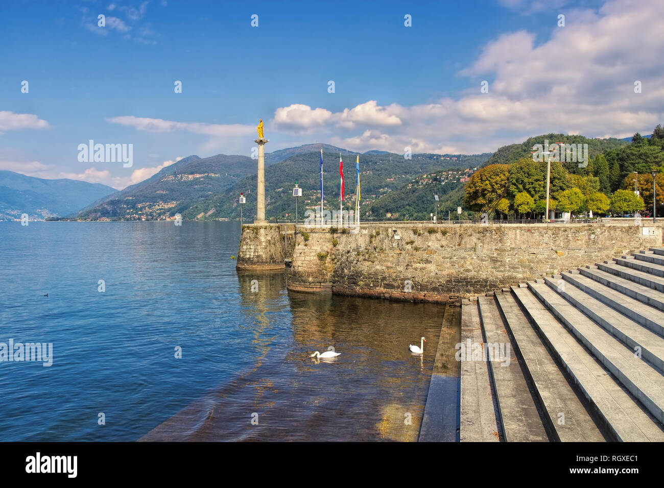 Luino am Lago Maggiore in Norditalien Stockfotografie Alamy