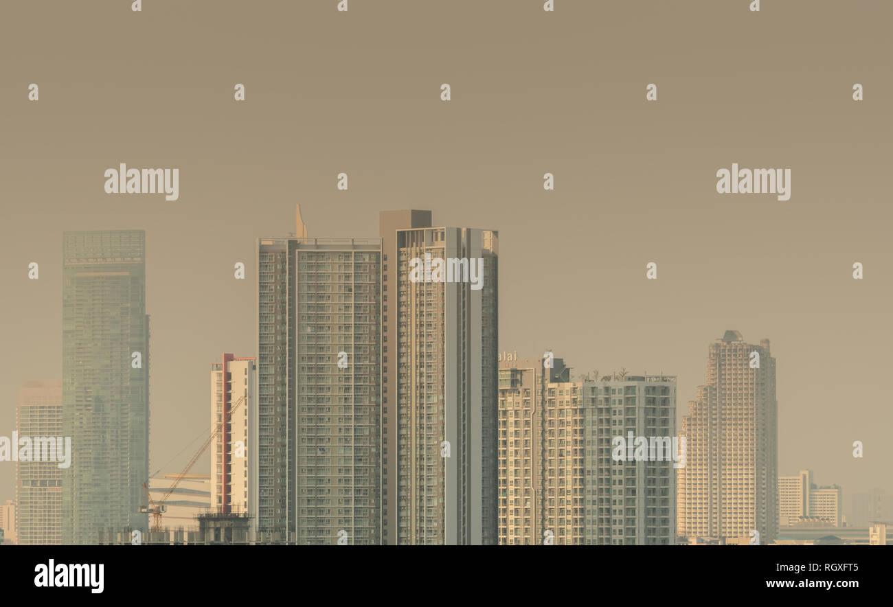 BANGKOK, THAILAND - 27. Januar 2019: Die Luftverschmutzung. Schlechte Luftqualität mit Staub gefüllt. Die globale Erwärmung von Luftverschmutzung. Umweltproblem Stockfoto