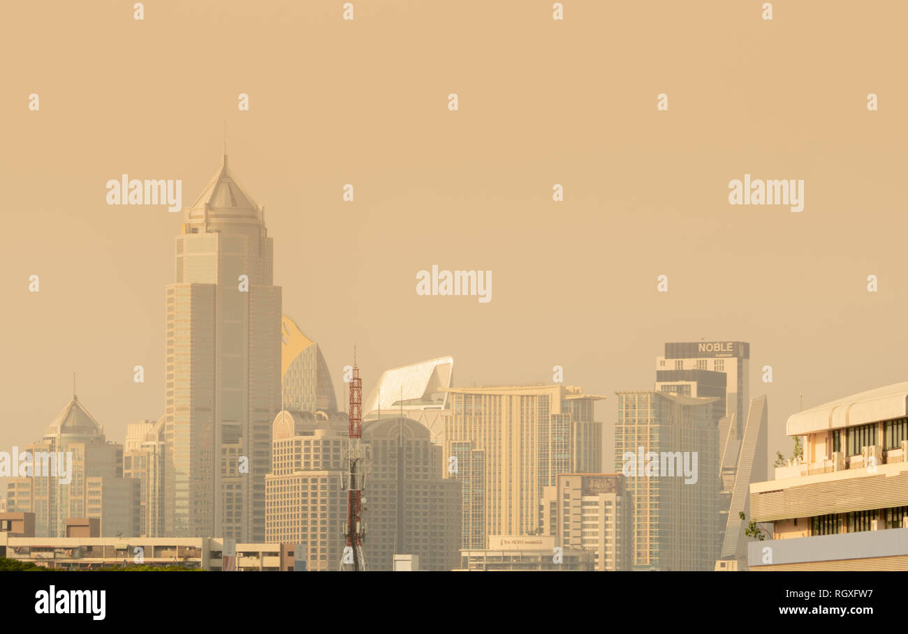 BANGKOK, THAILAND - 27. Januar 2019: Die Luftverschmutzung. Schlechte Luftqualität mit Staub gefüllt. Die globale Erwärmung von Luftverschmutzung. Umweltproblem Stockfoto