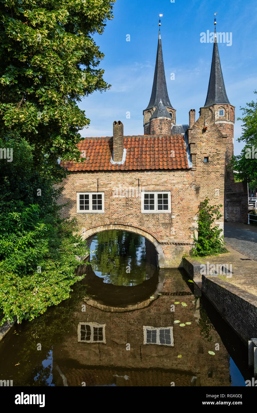 Östliche Tor in Delft ein schöner Sommertag, Die Niederlande Stockfoto