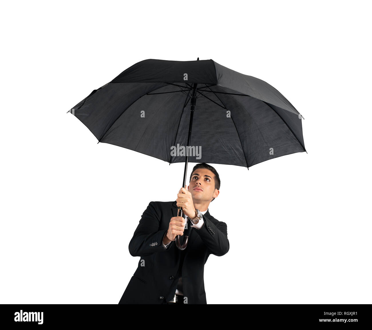 Geschäftsmann mit Regenschirm. Konzept der Krise. Auf weissem Hintergrund Stockfoto