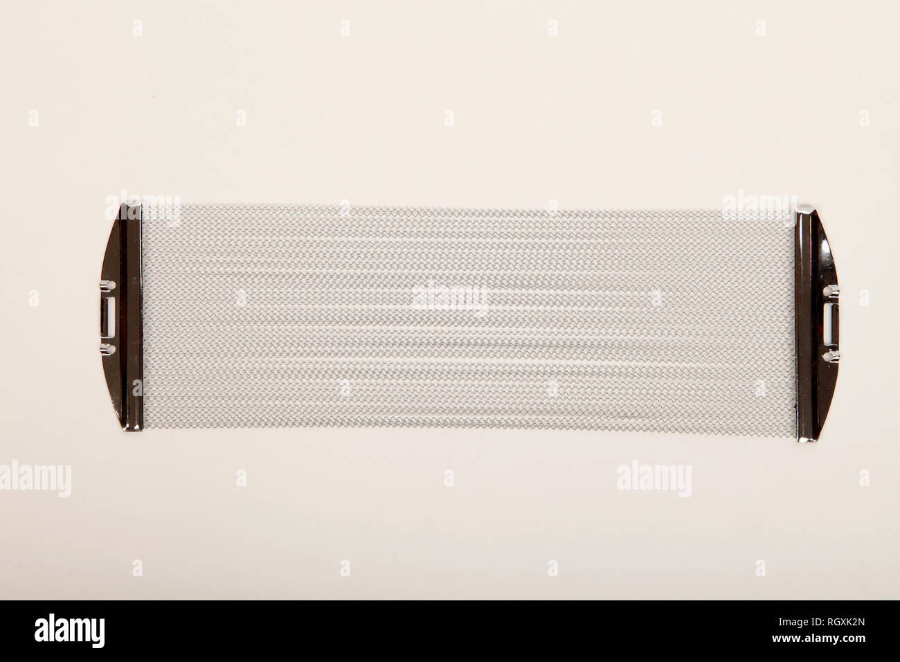 Große Snare Wires drum die Klangcharakteristik des Instrumentes vornehmen. Stockfoto