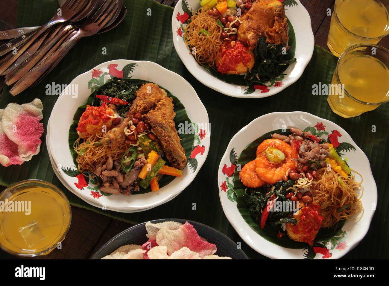 Nasi Rames Medan, der Malaiischen Reis essen von Medan, North Sumatra Stockfoto