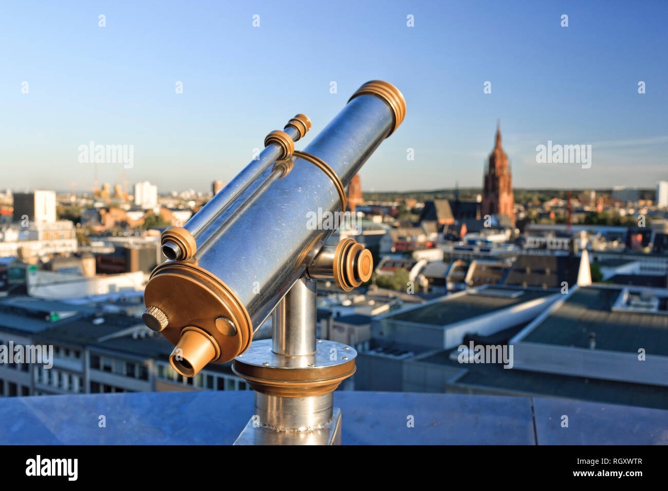 Teleskop auf der Aussichtsplattform der Zeilgalerie, Frankfurt, Hessen,  Deutschland, Europa Stockfotografie - Alamy