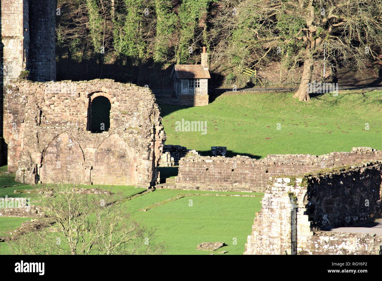 UK Furness Abbey, Barrow In Furness, Cumbria. Blick Richtung Furness Abbey. Furness Halbinsel. Stockfoto