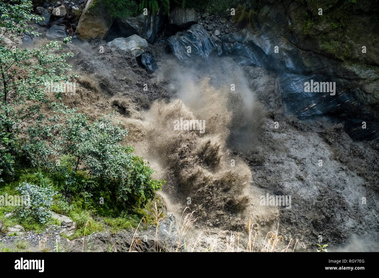 Hohe Wasserstand des Flusses während der schweren Monsunregen im Kali Gandaki Tal Stockfoto