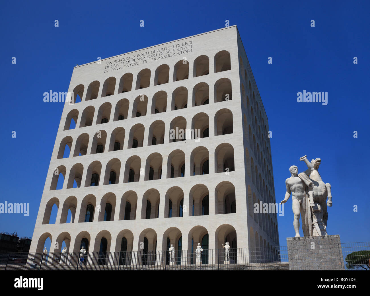 Palazzo della Civilta Italiana, quadratische Kolosseum, auch Palazzo della Civilta del Lavoro, Colosseo Quadrato, Esposizione Universale di Roma, Weltausste Stockfoto