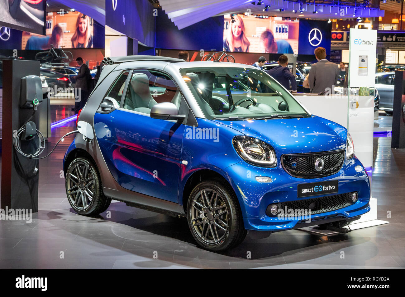 Brüssel - Jan 18, 2019: Smart EQ Fortwo Cabrio electric city Car präsentiert an der 97th Brüsseler Motor Show 2019 Autosalon. Stockfoto