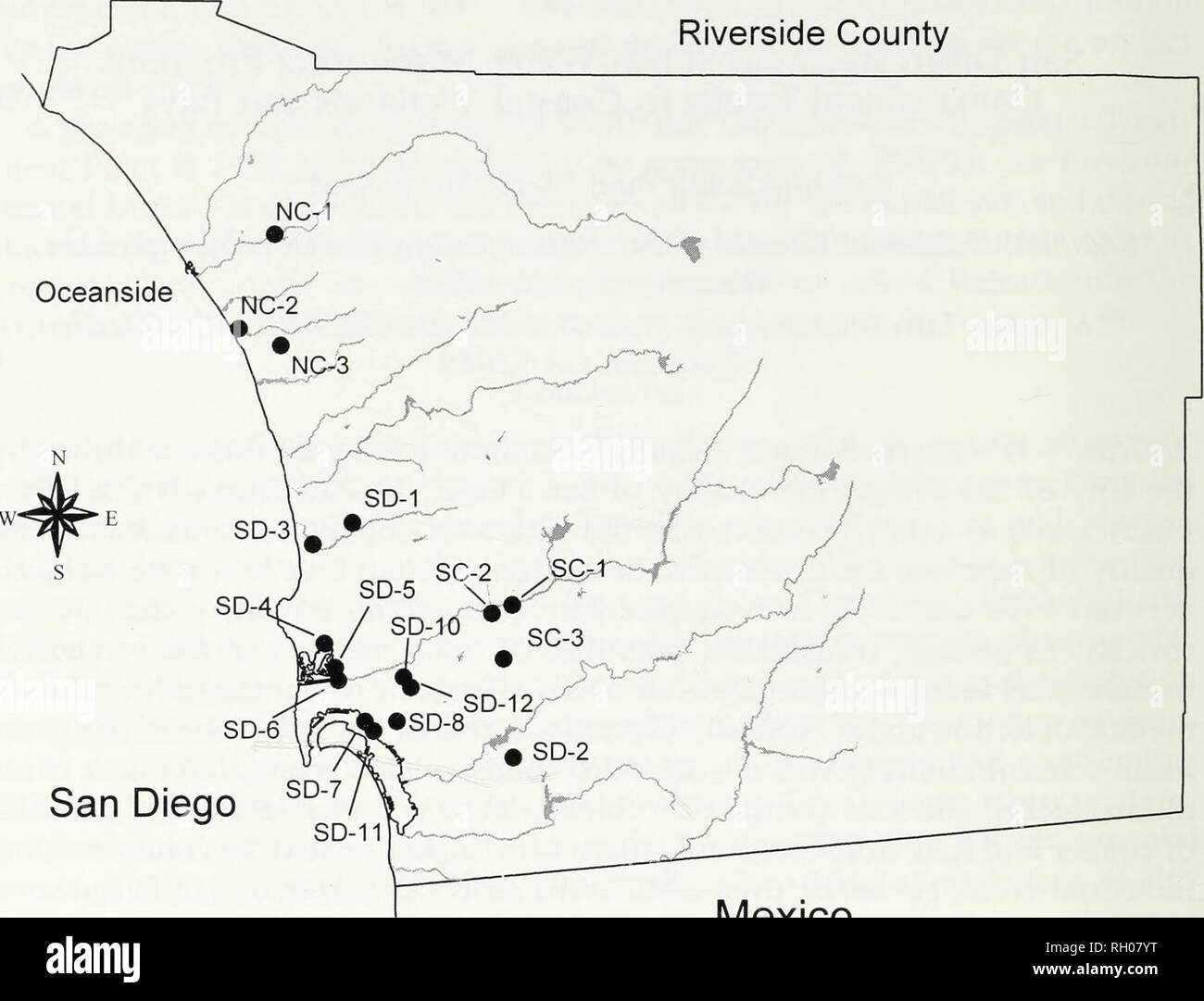 . Bulletin. Wissenschaft. Südkalifornien AKADEMIE DER WISSENSCHAFTEN Riverside County. San Diego Mexiko 10 20 Meilen Abb. 1. Karte der größeren Bäche und Flüsse, die die städtischen Gebieten von San Diego County ablassen. Siehe Tabelle 1 für einen Schlüssel zur Überwachung Stationen. Ein Teil des Problems im Zusammenhang mit dem Mangel an Messen und/oder Behandlung nicht-punkt Einleitungen ist die Variabilität der Niederschläge und die Unfähigkeit, wann genau und wie viel der Abfluss stattfinden zu steuern. Südkalifornien erhält zwischen 12 und 14 Stürme pro Jahr. Die feuchtesten Monate sind Januar und Februar, aber significan Stockfoto