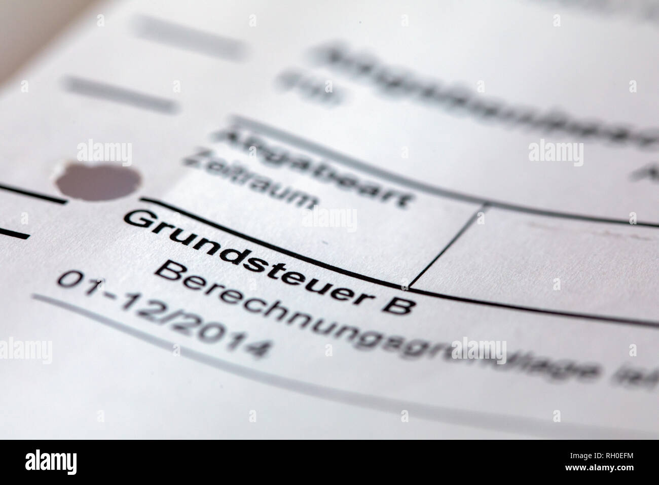 Schwerin Deutschland 30 Jan 19 Abbildung Ein Steuerbescheid Fur Die Zahlung Der Grundsteuer Liegt Auf Einem