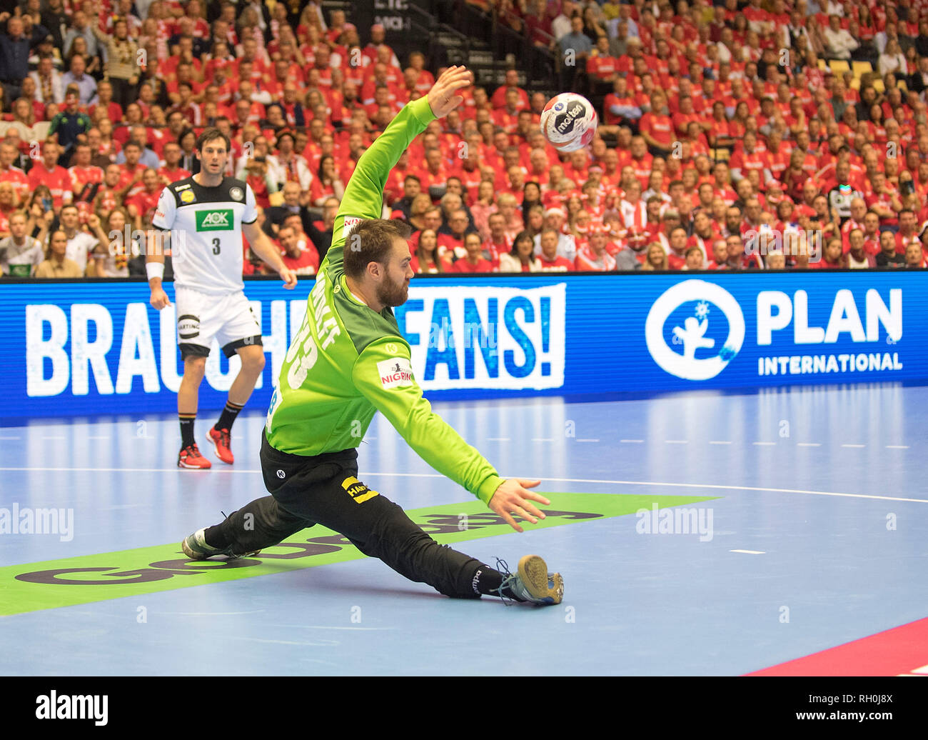 parade-torwart-andreas-wolff-ger-handeln-den-dritten-platz-deutschland-ger-frankreich-fra-2526-27012019-in-herningdanemark-handball-wm-2019-vom-1001-27012019-in-deutschlanddanemark-verwendung-weltweit-rh0j8x.jpg