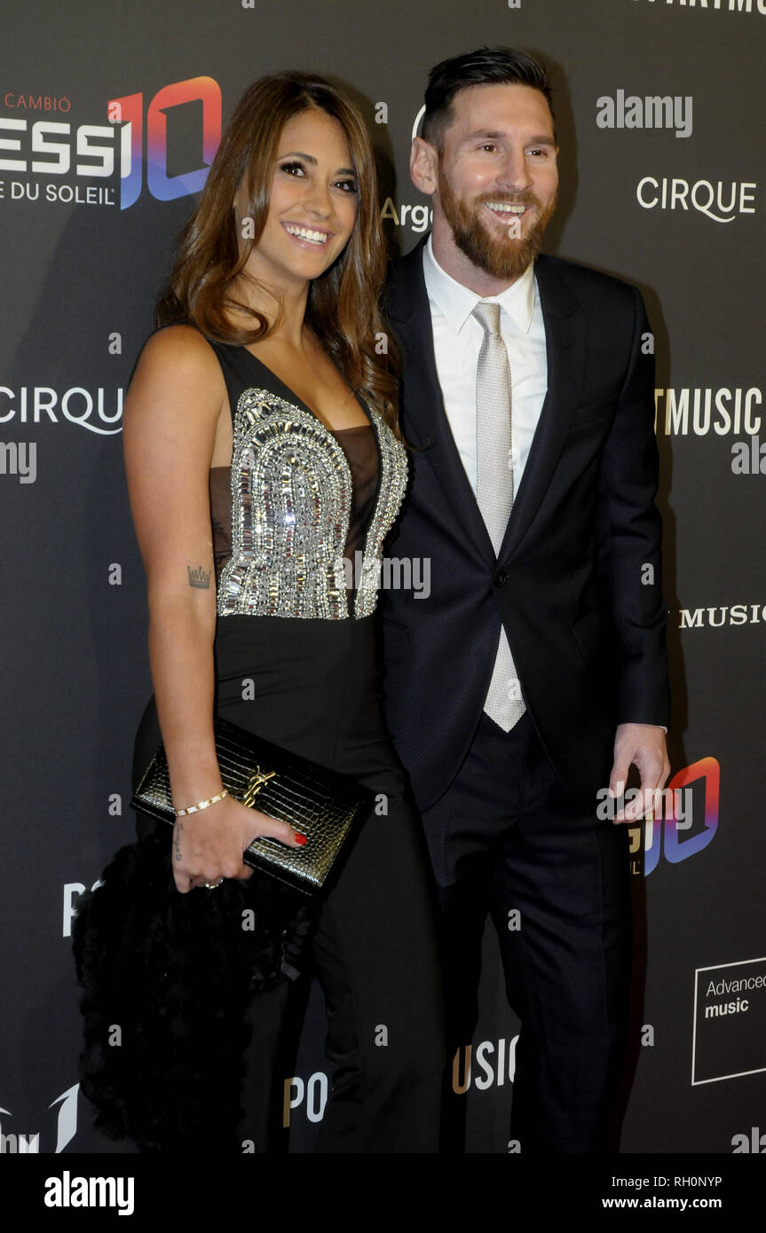 Barcelona Spanien 31 Januar 2019 Leo Messi Und Seine Frau Antonella Roccuzzo Posieren In Den Photocall Auf Seinem Weg Durch Den Roten Teppich Der Welt Prasentation Partei In Barcelona Der Neue Cirque Du