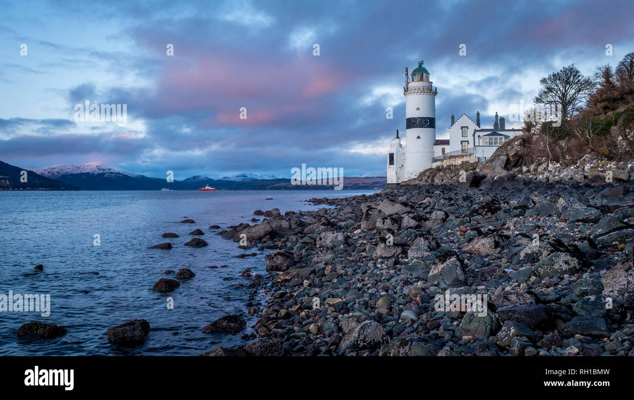 Die Cloch Leuchtturm befindet sich am Ufer des Firth of Clyde, Schottland. Es ist unten am E Ufer des Firth of Clyde eine kurze Distanz SW gelegen Stockfoto