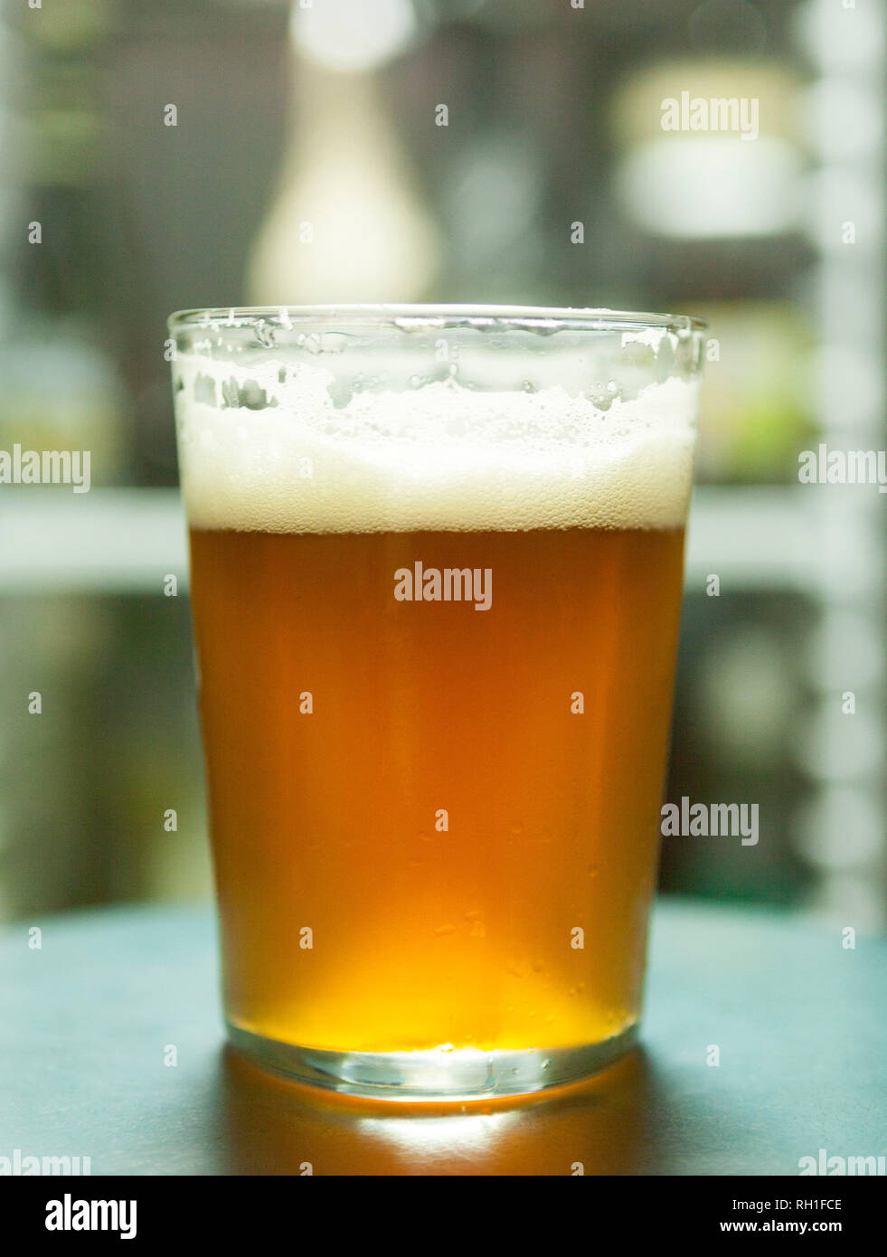 Glas Bier bei Scott Duff, Mailand, Italien Stockfoto