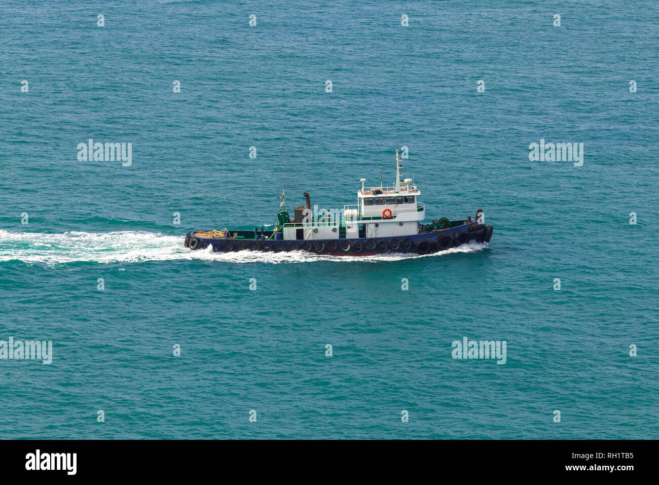 Tug Boat geht auf dem japanischen Meer, Busan Hafen, Südkorea Stockfoto