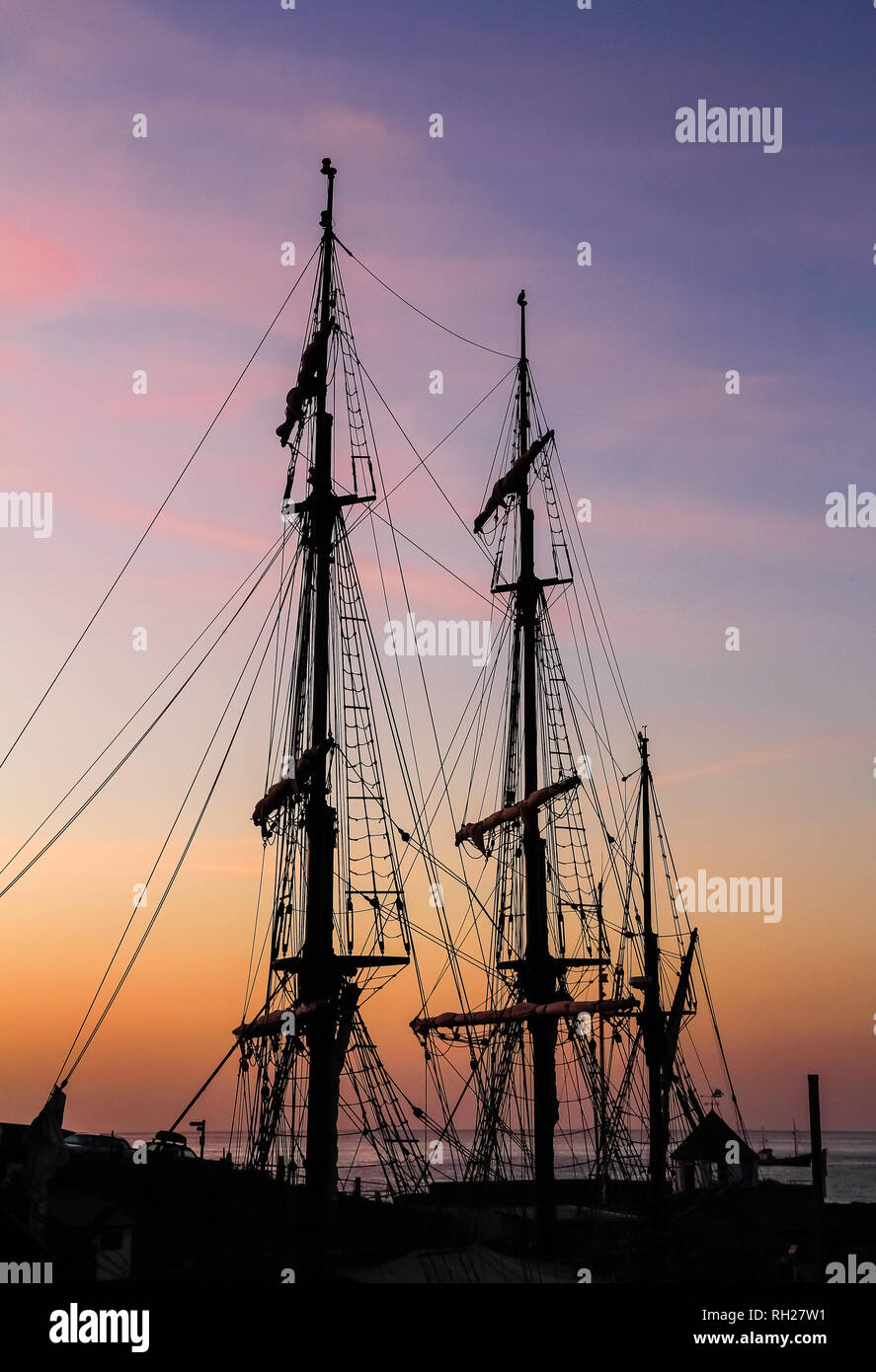Sunrise, Tall Ships Rigging, Charlestown Harbour, in der schönen Grafschaft Cornwall Stockfoto
