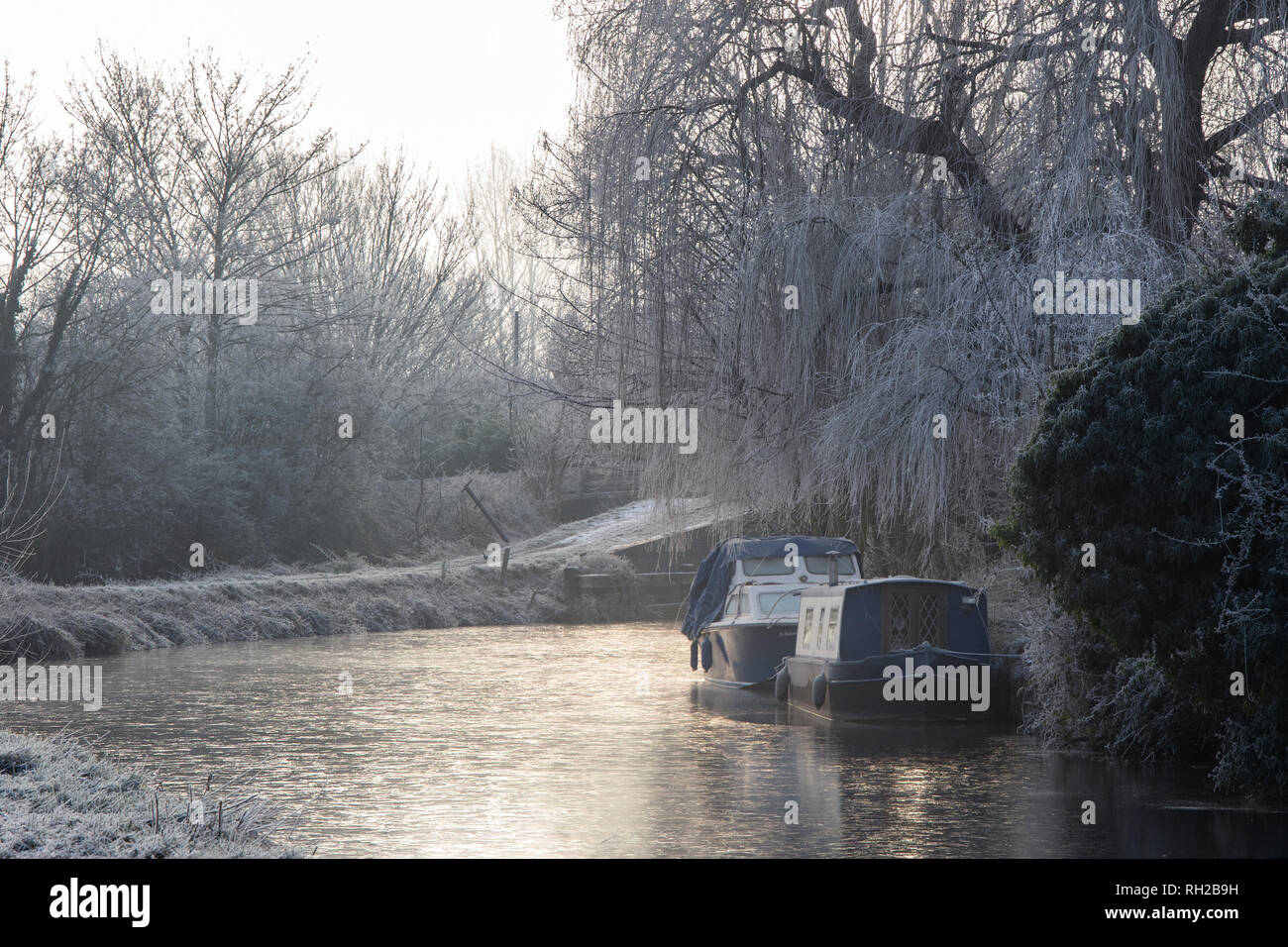 Schnee und Eis auf dem Fluss Stort, Sawbridgeworth. Januar 2019 Stockfoto